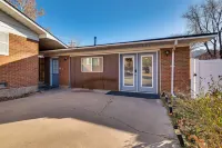 Cozy apartment in charming Moab Downtown with kitchen and great fruit backyard,