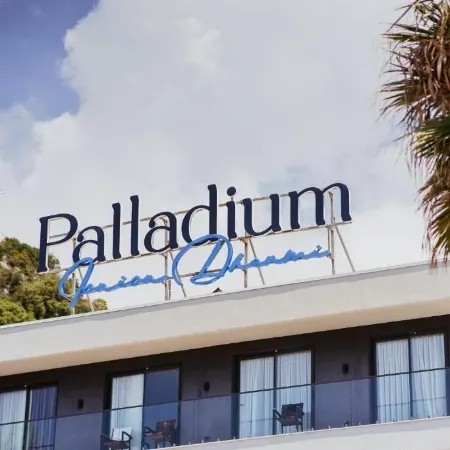 Palladium Hotel- Luxury Leading Hotels Отели рядом с достопримечательностью «Пляж Паласа»