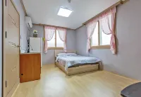 Wonju Flower Pension - Kitchens