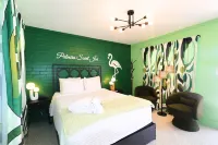 The Pink Flamingo - Palmira Saint Joe - 2-Star
