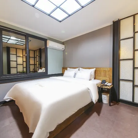 Yeosu 1st Avenue Hotel Отели рядом с достопримечательностью «Буддийский храм Сокчхон»