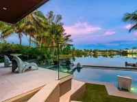 Villa Juani Waterfront Luxury Property Hotels in Ojus