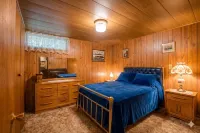 Quiet Cabin on the Cliff + Hot Tub + Stunning Black Hills Views