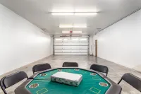 Spacious Downtown Retreat with Rooftop Terrace!
