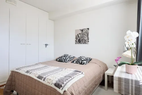 Bright 1BR Apt with Sauna & Balcony - Apartments