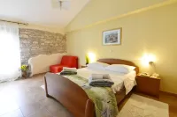 Bright stay with shared pool & BBQ in Tar