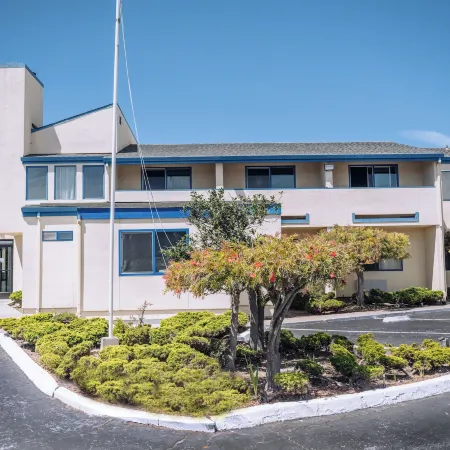 Bay Breeze Inn