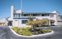 Bay Breeze Inn