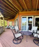 3-Decks-Lakeside w/Quiet Cove, Firepit, Dock, Kayaks, Paddleboards. Pet Friendly