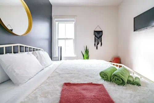 Jungle House Luxury Stays - Downtown Chillicothe - Homestays