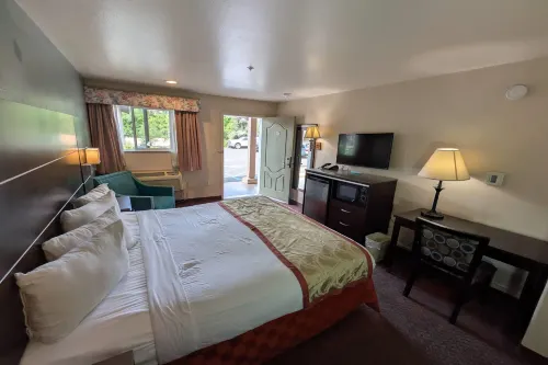 Olive Tree Inn & Suites, a Howard Johnson by Wyndham