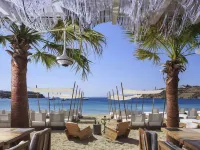 Mykonos Blanc - Preferred Hotels & Resorts Отели рядом с достопримечательностью «Пляж Орнос»