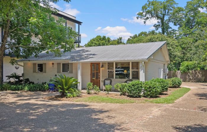 Downtown Fairhope Cottage-walking distance to everything!!!