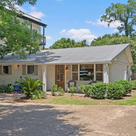 Downtown Fairhope Cottage-walking distance to everything!!!