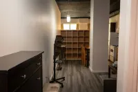 Downtown Edmonton Loft – Bright, Modern & Affordable - Lejligheder