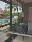 A Tropical Paradise, 2-bedroom townhouse with AC, WiFi, & pool in Ft. Myers - 3-Star