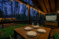 Private Hot Tub - Winter Woodland Setting - Charming Cabin - No Scary Roads - Alppimaja