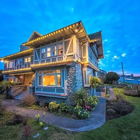 Dashwood Manor Seaside Bed & Breakfast