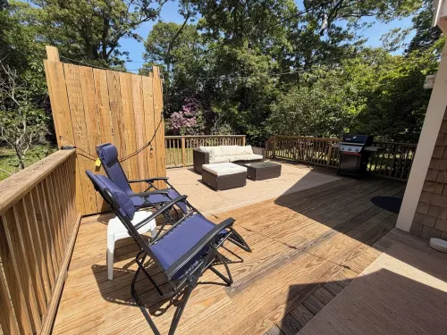 Newly Renovated 3Br House, Free Car with Beach Sticker, Pet Friendly, Sleeps 10. - Homestays