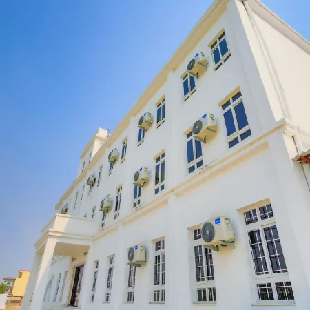 Hotel Lacoul Inn