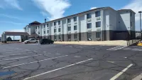 Baymont by Wyndham Fort Collins - parking