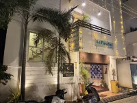 La Paradise Residency - Pensionat
