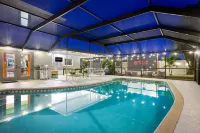 Epic Backyard - Pool - Hot Tub - Outdoor Theatre - Wifi