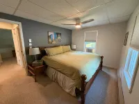 Cozy lake front unit close to Honesdale, Elk Mountain, Scranton & much more! - Apartments