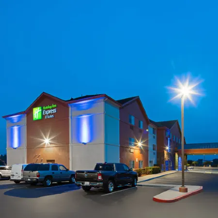 Holiday Inn Express & Suites WATSONVILLE by IHG