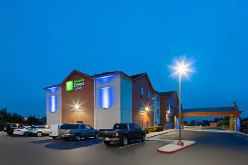 Holiday Inn Express & Suites WATSONVILLE by IHG - Bãi đậu xe