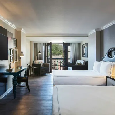 The Lindy Renaissance Charleston Hotel โรงแรมใกล้คุกเมืองเก่า