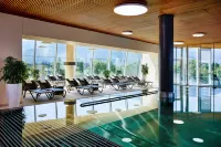 Four Points by Sheraton Panoramahaus Dornbirn - piscina