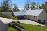 The Gathering Place: Big Lakehouse/Covered Dock/Fiber/Tankless WH/Game Rm/EV CHG - con encanto