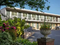 Park Lane Suites & Inn Hotels near Heritage Tree Park