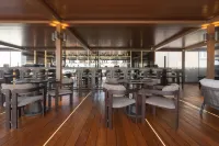 Adia Aluma Athens, Curio Collection by Hilton - بار