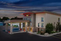 Red Roof Plus+ & Suites Malone - Parking