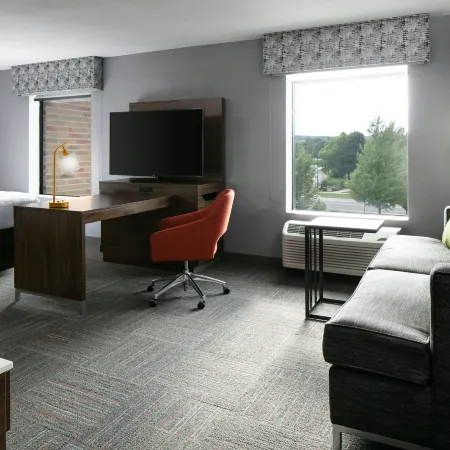 Hampton Inn & Suites West Bend