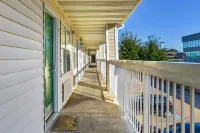 HomeTowne Studios By Red Roof Dallas - North Addison/ Tollway - Motels