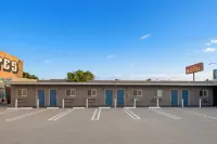 Sand Piper Motel South Central Los Angeles - parking