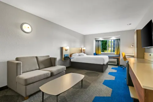 Microtel Inn & Suites by Wyndham Joplin - breakfast
