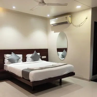 New Era Lodging Các khách sạn gần Công viên Katraj Snake Park