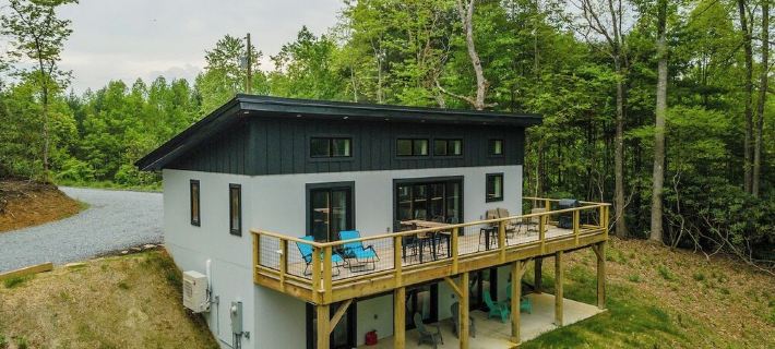 Mtn Retreat, River Access, Fire Pit, WiFi, Grill! Hotels in Mitchell County