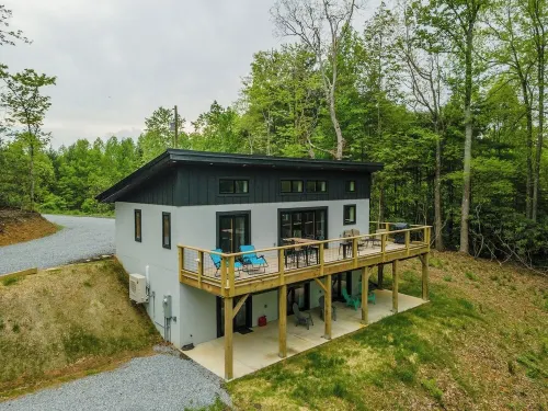 Mtn Retreat, River Access, Fire Pit, WiFi, Grill! - Homestays