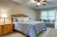 Screened Porch, Fire Pit! Family Home Near K-state - 3-Sterne