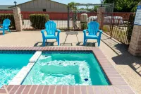 Days Inn by Wyndham Granbury - Hot Tub
