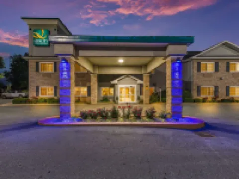 Quality Inn & Suites Hendersonville - Flat Rock Hotels in Henderson County