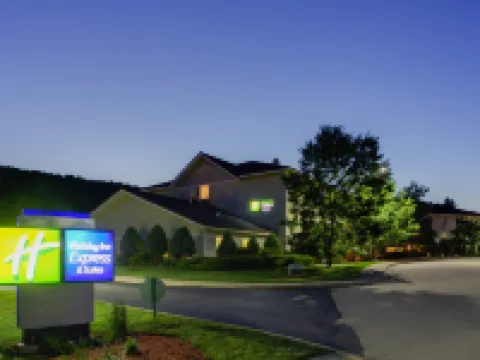 Holiday Inn Express & Suites BRATTLEBORO by IHG Hotels in Windham County