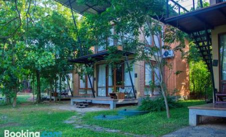 Breezy Lake - Housity