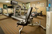 Holiday Inn Express Fairfax - Arlington Boulevard Отели в г. Фэрфакс