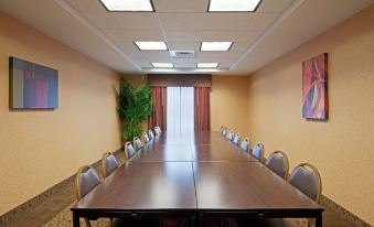 Holiday Inn Express & Suites Malone